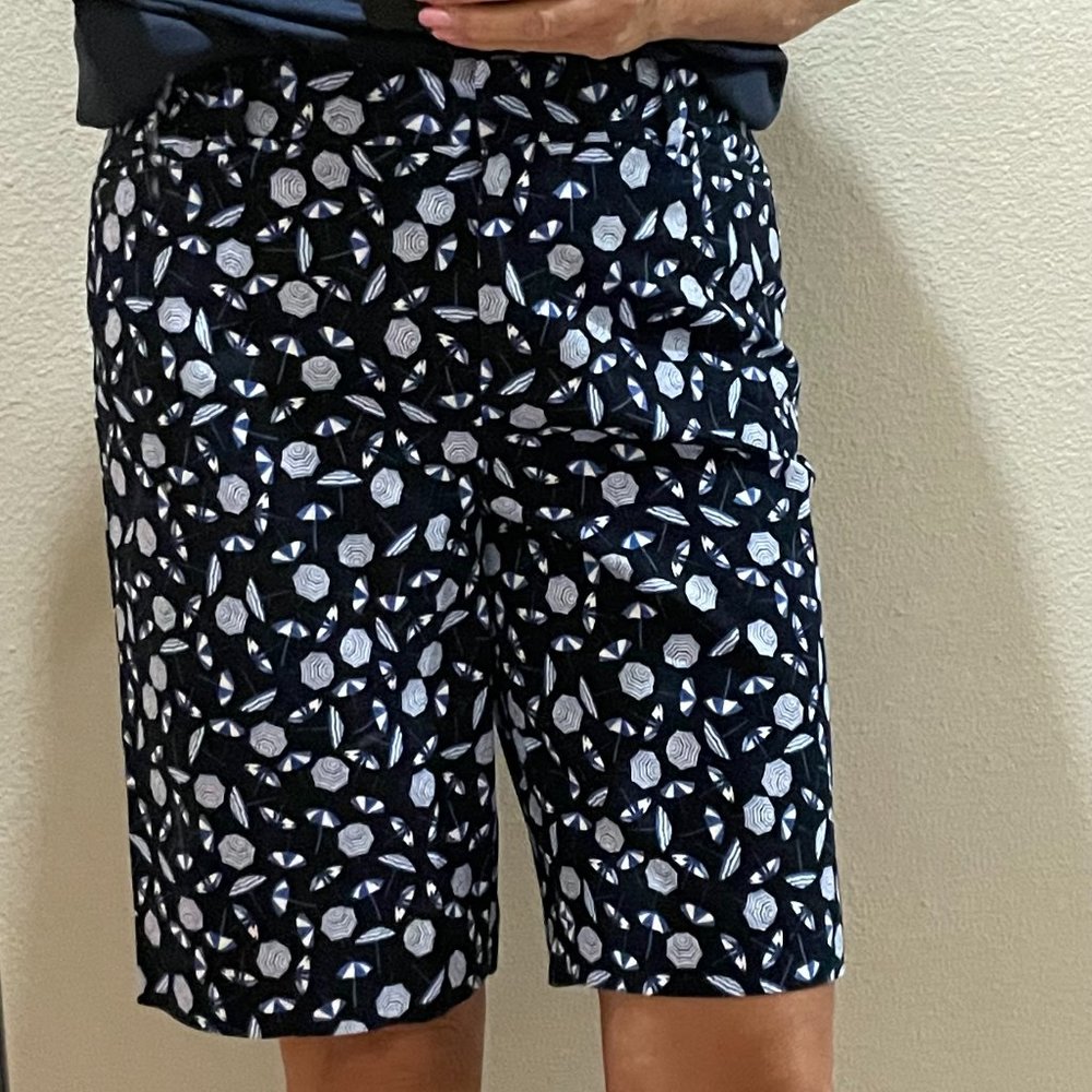 NWT - Talbot's Perfect Bermuda Shorts- 10.5”  Beach Umbrella Design